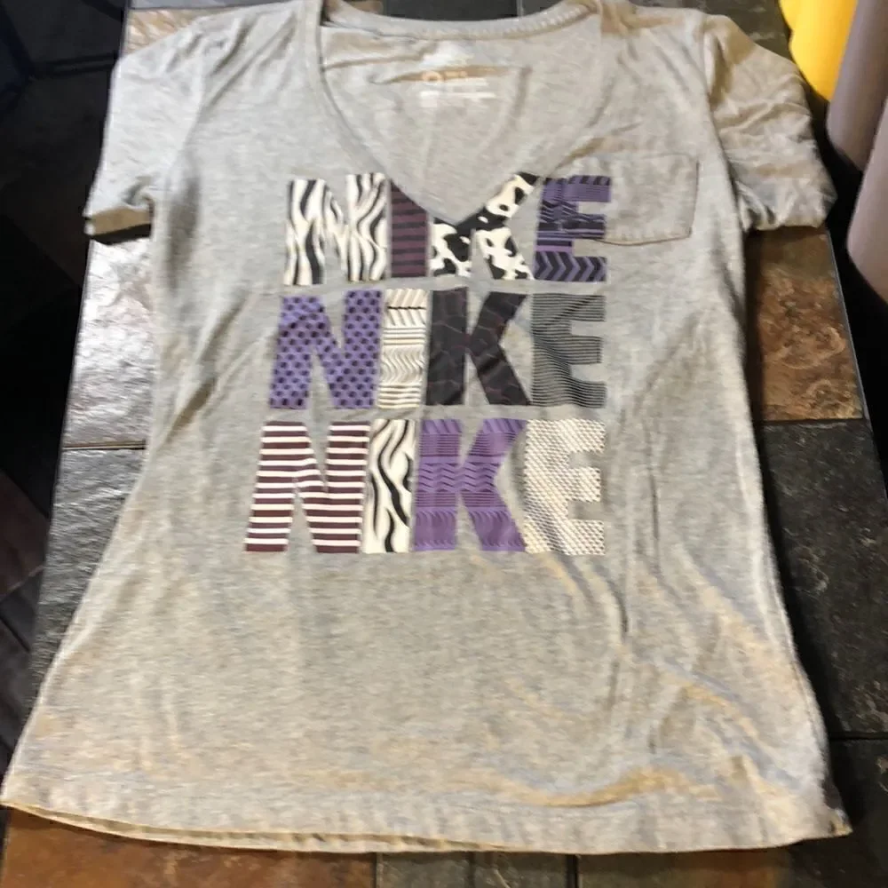 Nike slim fit v-neck graphic tee size medium